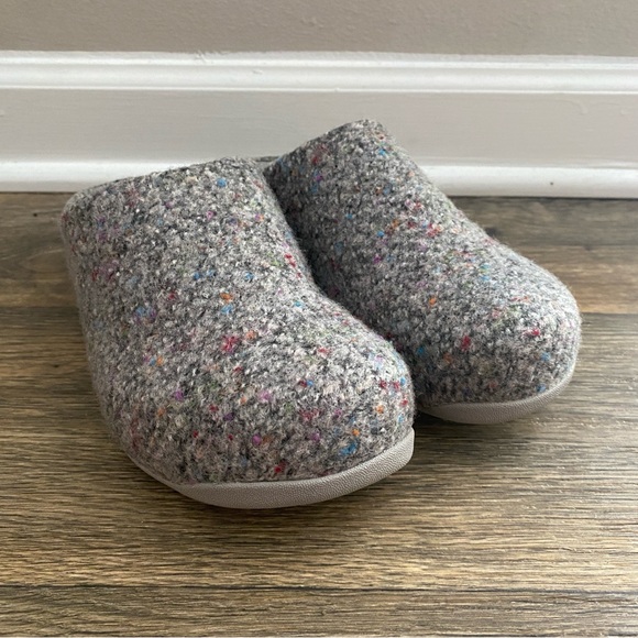 NEW FitFlop Women’s Shuv Soft Grey Speckled Felt Mules Clogs Slippers, Size US 6 - Picture 2 of 12